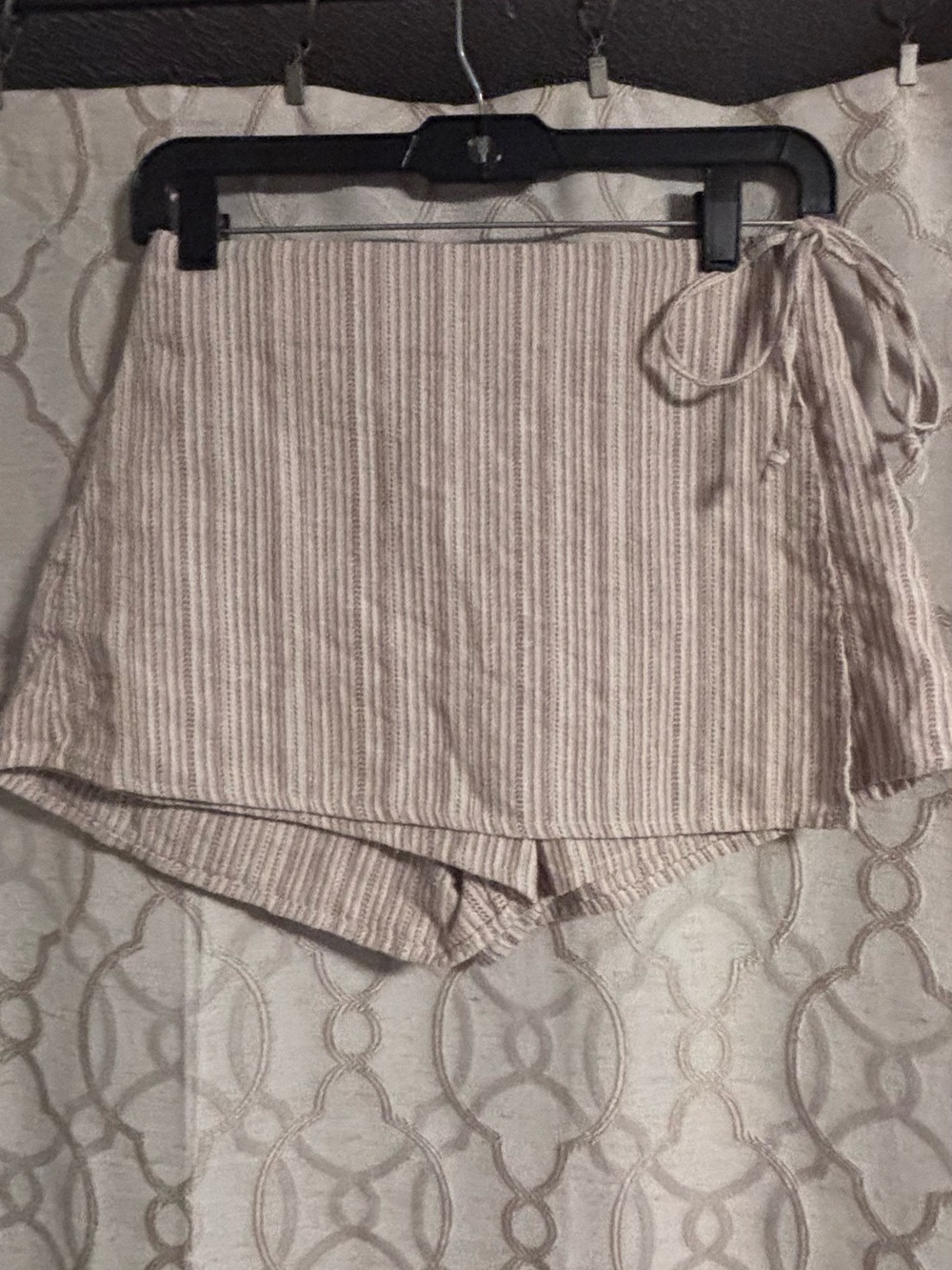 La Hearts Cream Striped Tie-Waist Skort